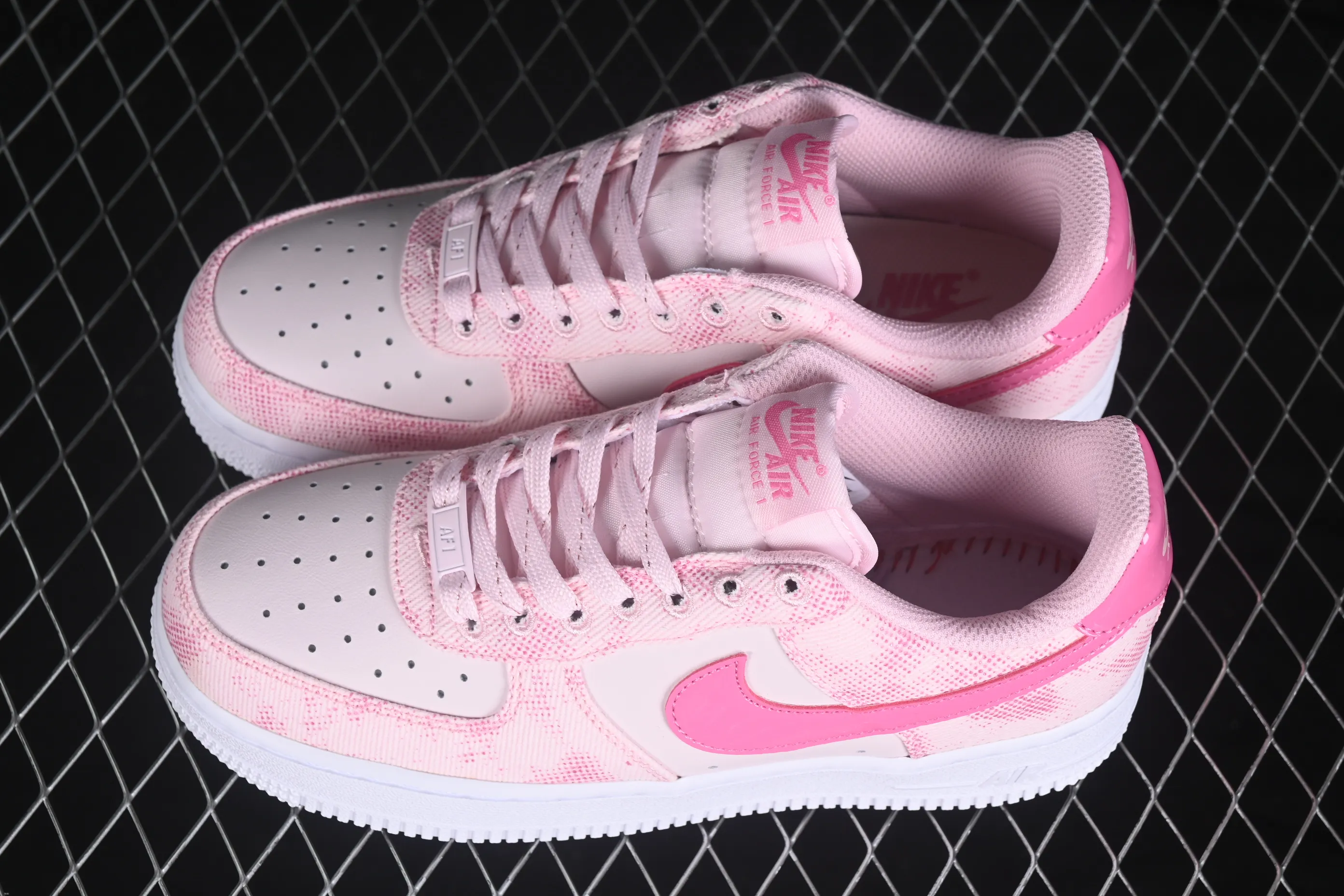 All Categories Nk Air Force 1 Air Force Series Nk Air Force 1 Low Air Force Low Nike Air Force 1'07 Low Snake Print Pink Air Force One Low Casual Shoes IR1974-663